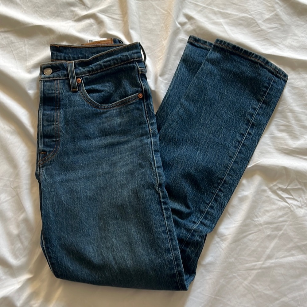 Dark blue Levi’s 501